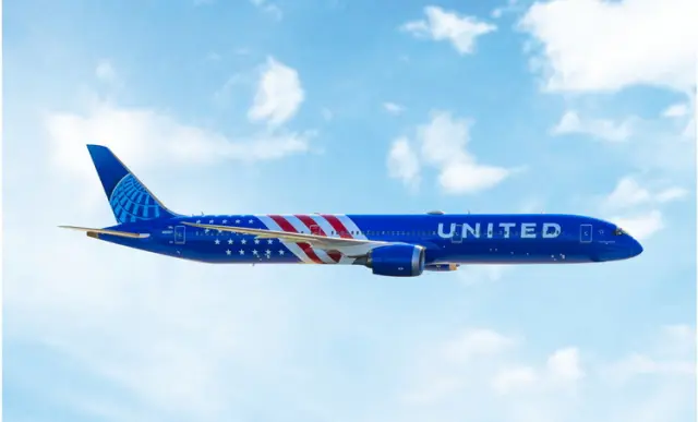 PH04715 Phoenix Boeing 787-10